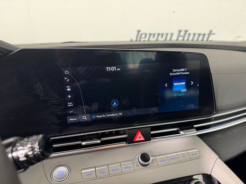 Used 2025 Hyundai Elantra Limited image 17