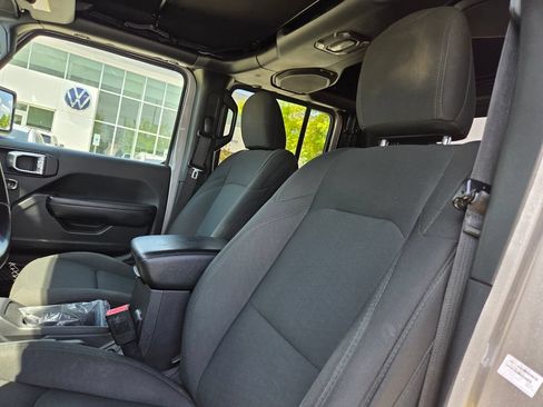 Used 2020 Jeep Gladiator Sport w/ Quick Order Package 24S AWD/4WD image 11