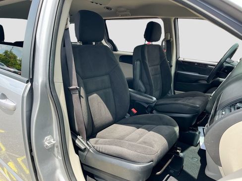 Used 2018 Dodge Grand Caravan SE w/ UConnect Hands-Free Group FWD image 27