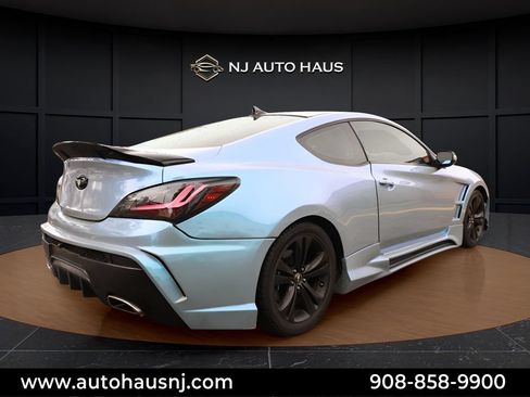 Used 2011 Hyundai Genesis 3.8 RWD image 8