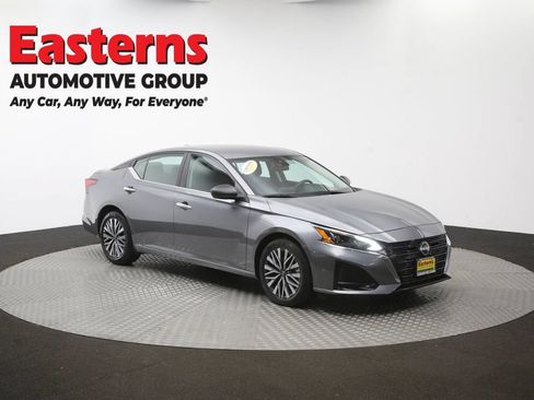 Used 2025 Nissan Altima 2.5 SV FWD image 48