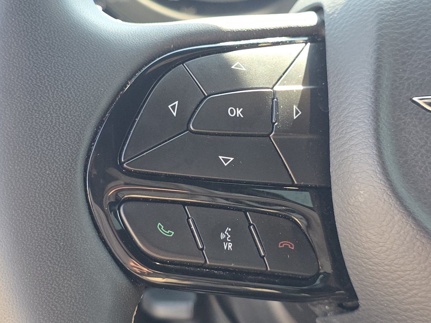Used 2024 Chrysler Pacifica Limited FWD image 29