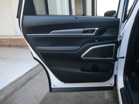 Used 2023 Kia Telluride EX X-Line image 9