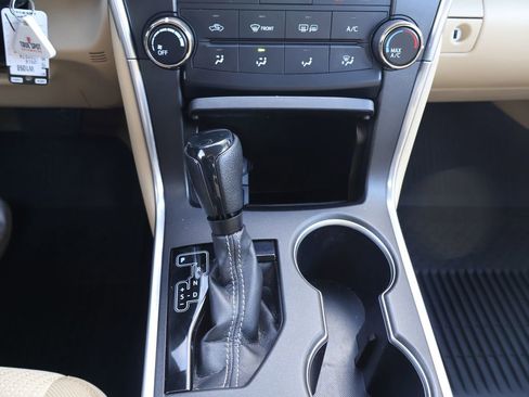 Used 2016 Toyota Camry LE image 17