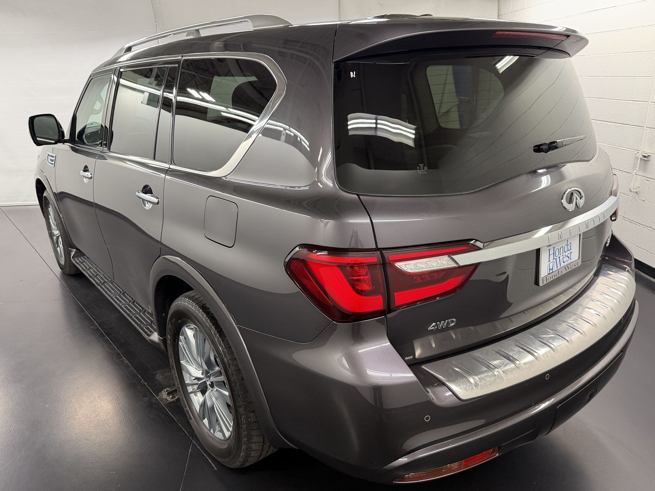 Used 2024 INFINITI QX80 Luxe AWD/4WD image 3