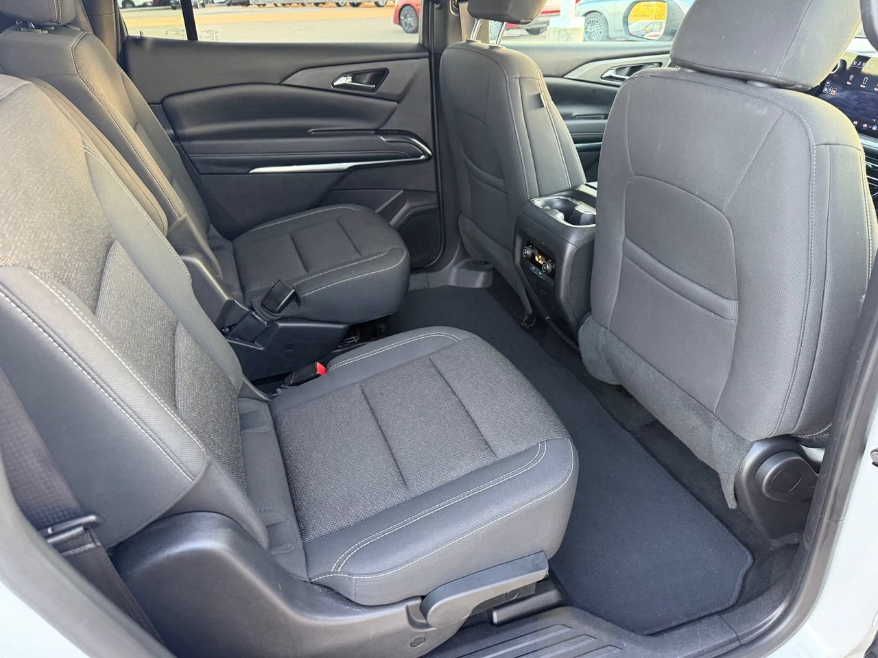 Used 2025 Chevrolet Traverse LT FWD image 35