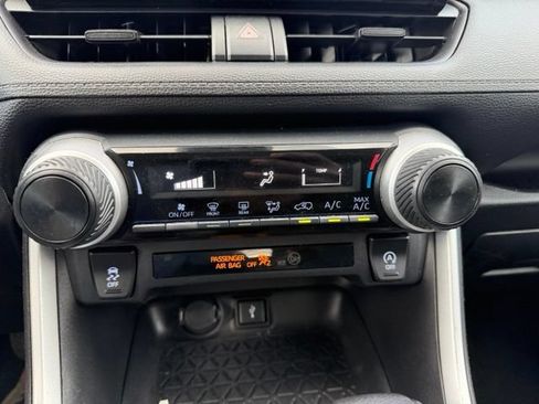 Used 2021 Toyota RAV4 LE AWD/4WD image 13