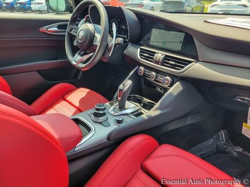 New 2025 Alfa Romeo Giulia AWD w/ Veloce Package AWD image 22