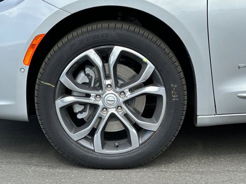 New 2026 Chrysler Pacifica Pinnacle w/ Trailer Tow Group image 28