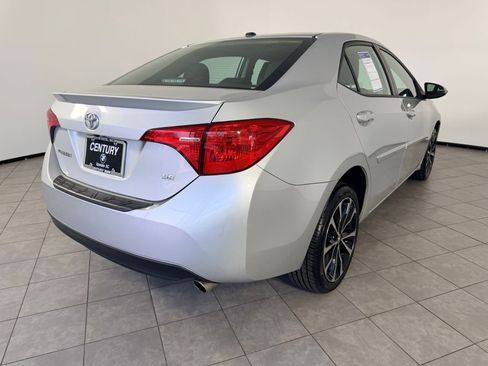 Used 2017 Toyota Corolla SE w/ SE Premium Package image 9