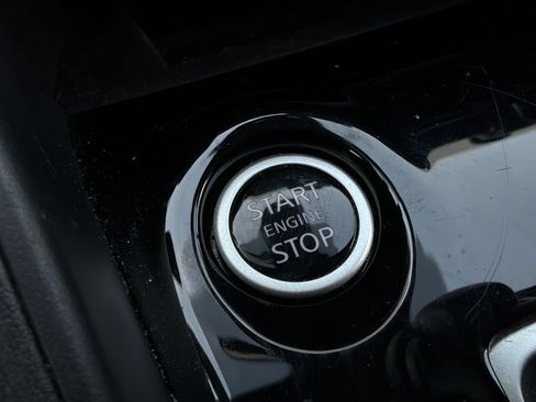 Used 2025 Nissan Versa SV FWD image 21