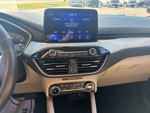 Used 2020 Ford Escape SE image 19