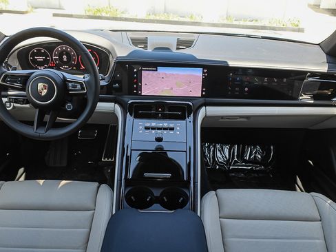Certified 2024 Porsche Panamera 4 image 14