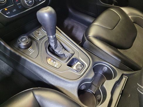 Used 2019 Jeep Cherokee Latitude Plus w/ Comfort/Convenience Group AWD/4WD image 26