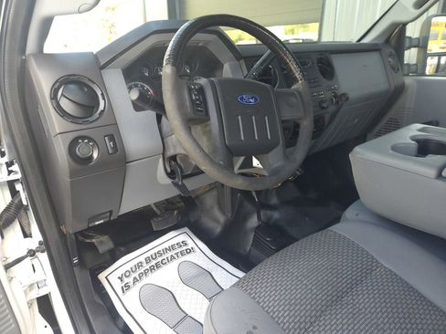 Used 2011 Ford F250 XL w/ Skid Plate Pkg AWD/4WD image 12