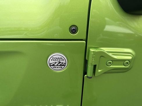Used 2019 Jeep Wrangler Unlimited Sahara AWD/4WD image 14