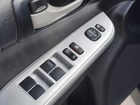 Used 2013 Toyota Camry SE image 19