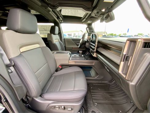 New 2025 GMC Hummer EV 3X w/ LPO, Illumination Package image 25