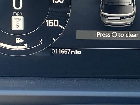 Used 2025 Land Rover Discovery S image 12