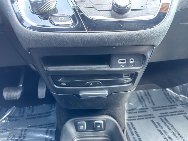 Used 2018 Chrysler Pacifica Limited w/ Advanced Safetytec Group FWD image 31