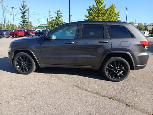 Used 2017 Jeep Grand Cherokee Altitude image 8