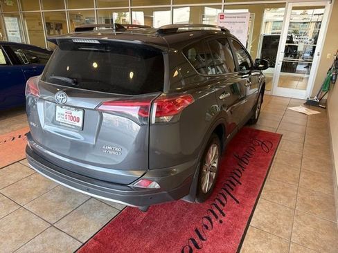 Used 2017 Toyota RAV4 Limited AWD/4WD image 5