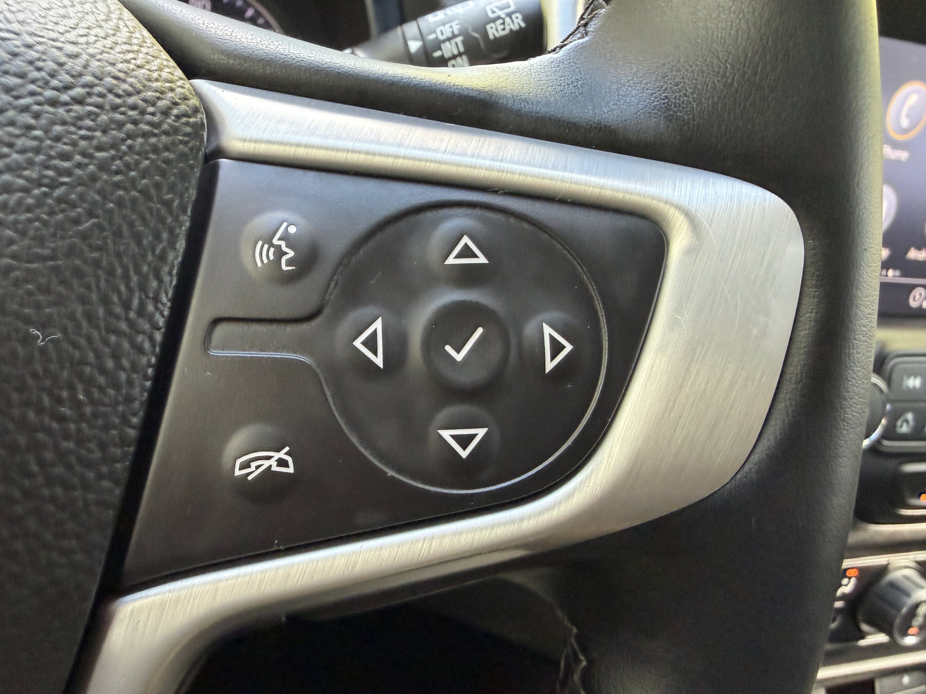 Used 2024 GMC Terrain SLT w/ LPO, Floor Liner Package AWD/4WD image 23