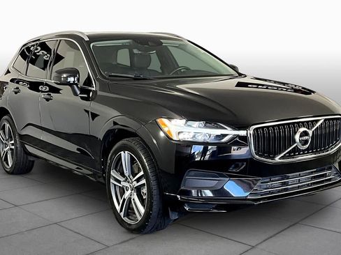 Used 2020 Volvo XC60 T5 Momentum w/ Premium Package image 3