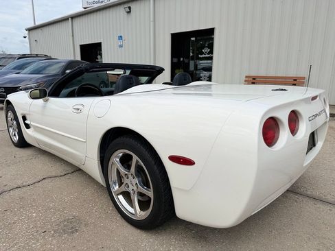 Used 2001 Chevrolet Corvette Convertible w/ Preferred Equipment Group2 RWD image 15