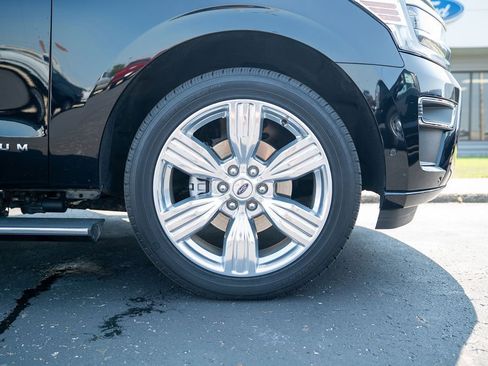 Used 2024 Ford Expedition Platinum image 7