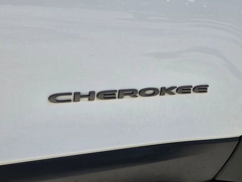 Certified 2019 Jeep Cherokee Trailhawk AWD/4WD image 11