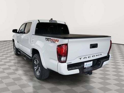 Used 2019 Toyota Tacoma TRD Sport AWD/4WD image 9