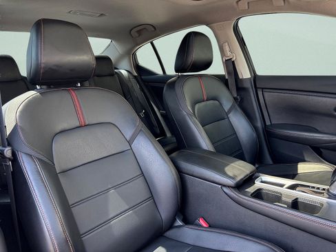 Used 2022 Nissan Sentra SR w/ SR Premium Package FWD image 34