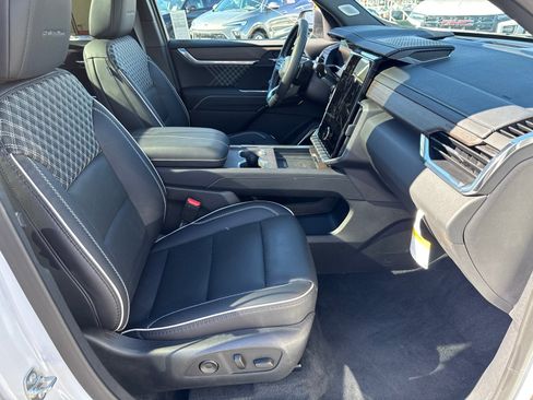 Used 2025 GMC Acadia Denali w/ Super Cruise Package image 17