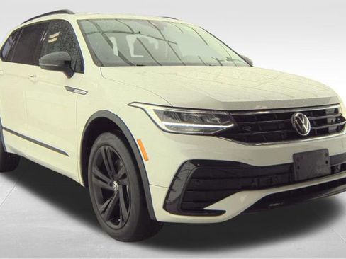 Used 2023 Volkswagen Tiguan SE R-Line AWD/4WD image 5