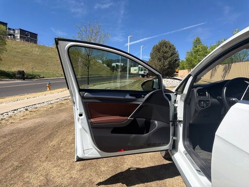 Used 2017 Volkswagen Golf Alltrack SE image 9