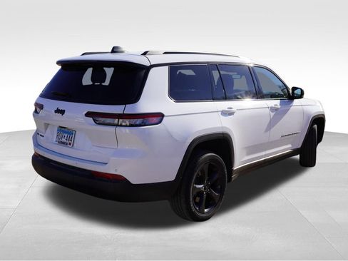 Used 2022 Jeep Grand Cherokee L Laredo image 3