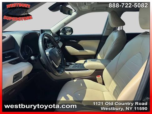 Used 2022 Toyota Highlander XLE AWD/4WD image 19