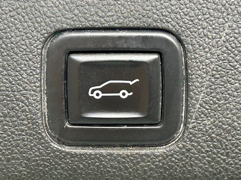 Used 2023 Chevrolet Suburban Premier AWD/4WD image 17
