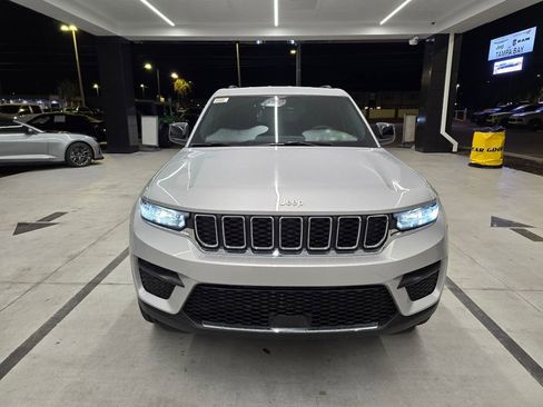 New 2025 Jeep Grand Cherokee Laredo w/ Luxury Tech Group I RWD image 8