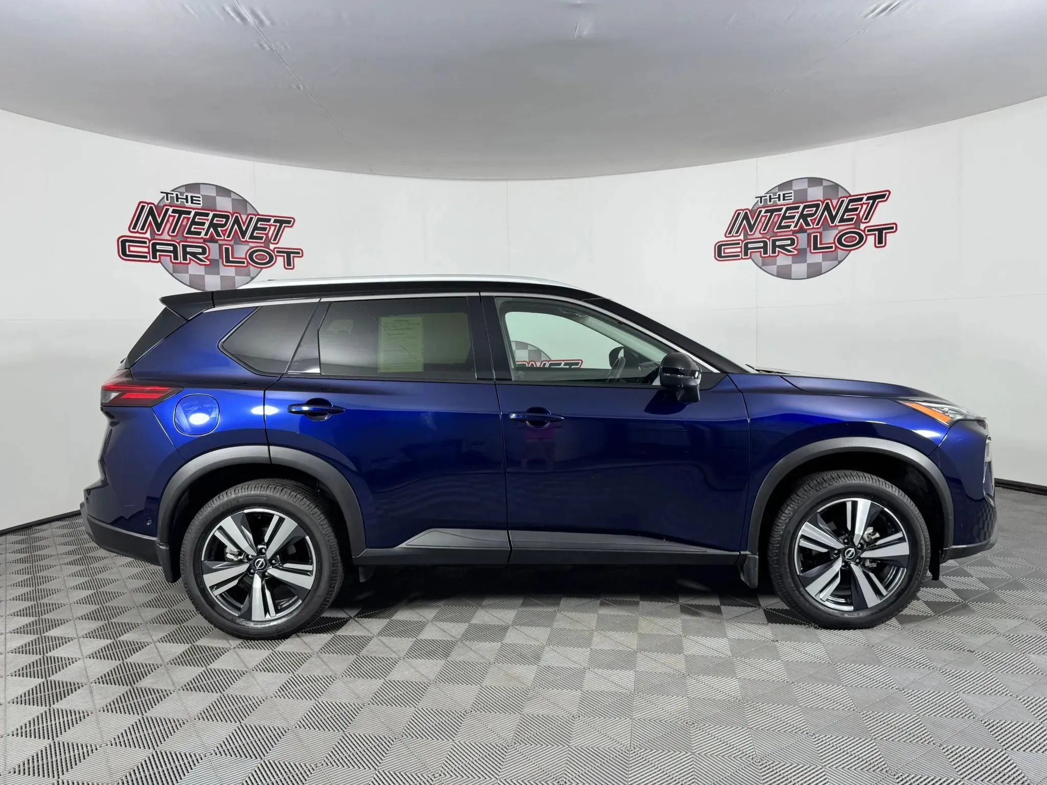 Used 2024 Nissan Rogue SL w/ SL Premium Package FWD image 8