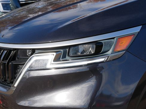 Certified 2024 Kia Carnival LX image 15