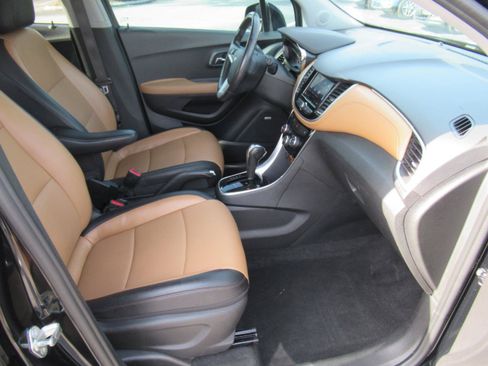 Used 2020 Chevrolet Trax Premier FWD image 11
