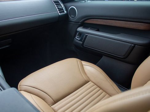 Used 2024 Land Rover Discovery Dynamic SE image 20