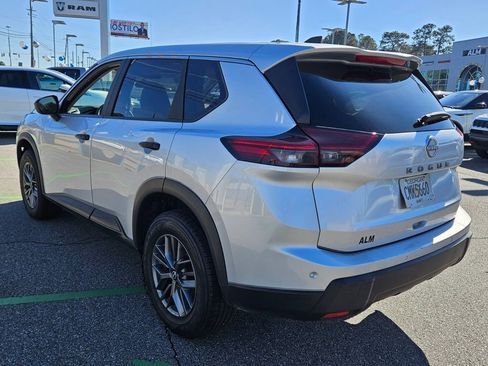 Used 2024 Nissan Rogue S image 10