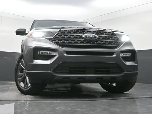 Used 2021 Ford Explorer XLT w/ Equipment Group 202A AWD/4WD image 27