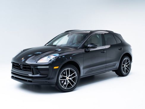 Used 2025 Porsche Macan image 1