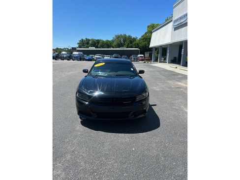 Used 2023 Dodge Charger SXT w/ Blacktop Package RWD image 4