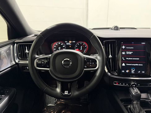 Used 2019 Volvo S60 T6 R-Design image 8