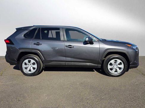 Used 2022 Toyota RAV4 LE AWD/4WD image 2